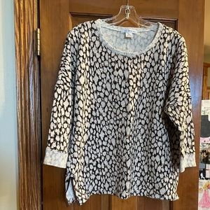 NWOT Liz Claiborne Knit leopard print top,